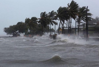 Áp thấp nhiệt đới đã mạnh lên thành bão số 2, vùng biển từ Thái Bình đến Nghệ An cảnh báo gió rất mạnh từ ngày mai - Ảnh 1.