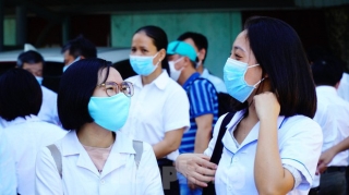 40 bác sĩ, điều dưỡng Huế xuất quân chi viện Đà Nẵng chống dịch COVID-19 - Ảnh 1.