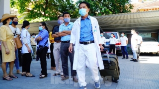 40 bác sĩ, điều dưỡng Huế xuất quân chi viện Đà Nẵng chống dịch COVID-19 - Ảnh 3.