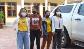 2 thiếu nữ Nghệ An bị đánh đập, nhốt vào phòng bắt phục vụ quán karaoke ở Bắc Giang - Ảnh 2.