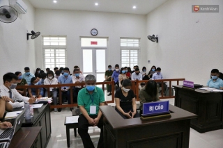 Xử phúc thẩm vụ học sinh trường Gateway Tu vong trên xe đưa đón: Bị cáo Nguyễn Thị Bích Quy và Doãn Quý Phiến quay lại xin lỗi gia đình bị hại - Ảnh 6.
