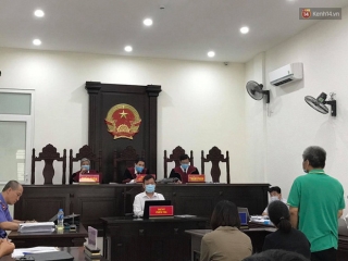 Xử phúc thẩm vụ học sinh trường Gateway Tu vong trên xe đưa đón: Bị cáo Nguyễn Thị Bích Quy và Doãn Quý Phiến quay lại xin lỗi gia đình bị hại - Ảnh 9.