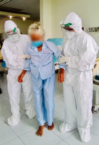 Lời mời dễ thương của bệnh nhân 100 tuổi mắc Covid-19 ở Quảng Nam gửi đến bác sĩ - Ảnh 2.