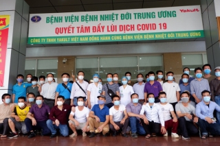 Gần 200 công dân Việt về từ Guinea Xích đạo hết hạn cách ly được về nhà - Ảnh 1.