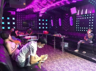 Hải Phòng phát hiện 2 điểm karaoke hoạt động bất chấp lệnh cấm - Ảnh 2.
