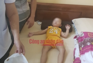 Cháu bé 2 tuổi ở Bắc Ninh gặp lại gia đình sau hơn 1 ngày mất tích, khoảnh khắc nằm trọn trong vòng tay bố gây xúc động - Ảnh 3.