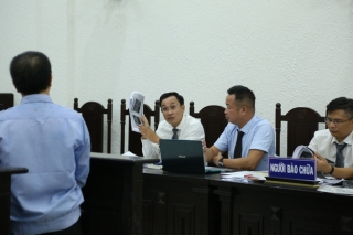 VKS đề nghị tòa tuyên án tử hình đối với bị cáo giết hại vợ, phân xác phi tang xuống sông - Ảnh 2.