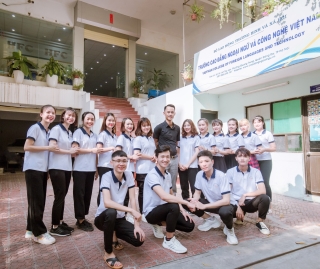 Trường Cao đẳng Ngoại ngữ và Công nghệ Việt Nam dành nhiều học bổng cho tân sinh viên - Ảnh 1.