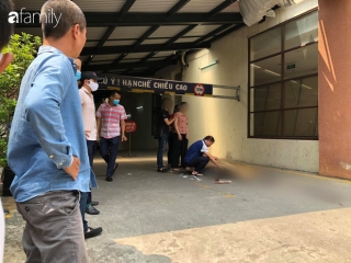 Vụ nam thanh niên rơi từ tầng cao chung cư Tu vong ở Hà Nội: Ám ảnh ánh mắt thất thần của người cha ngồi gục bên thi thể con trai - Ảnh 2.