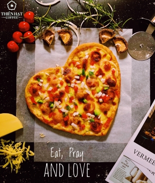 Quá sức độc đáo với bánh pizza hình trái tim và ngôi sao tại Thiên Hạt Coffee, đẹp khiến không nỡ ăn - Ảnh 2.