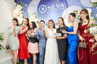 Neva “cháy hàng” sau vài giờ khai trương showroom 41 Thái Hà với sự tham gia của loạt mỹ nhân Việt - Ảnh 3.