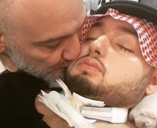 Hoàng tử Arab Saudi hôn mê sâu suốt 15 năm bất ngờ cử động sau khi nghe tiếng chào hỏi của một cô gái khiến ai nấy đều kinh ngạc - Ảnh 2.