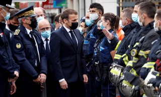 Tổng thống Macron lên tiếng về vụ một phụ nữ bị chặt đầu ở Pháp - Ảnh 2.