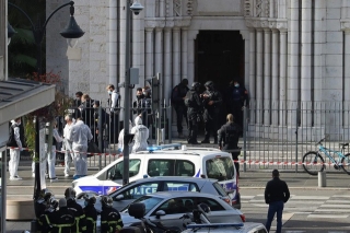 Tổng thống Macron lên tiếng về vụ một phụ nữ bị chặt đầu ở Pháp - Ảnh 3.