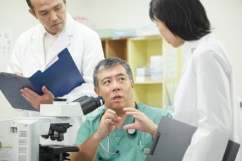 Tiến sĩ y học người Nhật mang đến niềm hi vọng mới cho bệnh nhân ung thư - Ảnh 1.