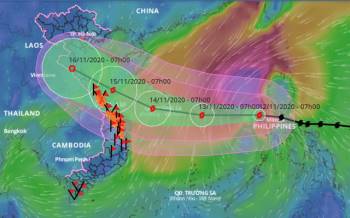 Ba kịch bản bão số 13 đổ bộ vào miền Trung - Ảnh 1.