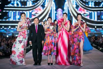 NEVA FASHION SHOW đã thổi “làn gió mới” cho ngành thời trang cao cấp Việt - Ảnh 2.