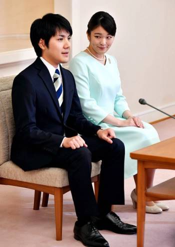 Công chúa Nhật lại hoãn cưới bạn trai thường dân - Ảnh 2.