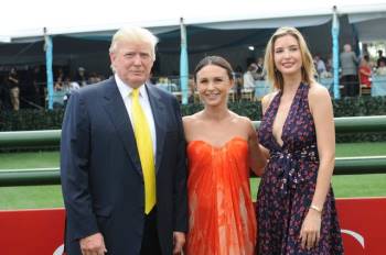 Tình bạn thân thiết của công chúa Nhà Trắng Ivanka Trump và con gái tỷ phú Bloomberg - Ảnh 2.