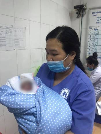 Vụ bé trai nghi bị bỏ rơi ở Thanh Hóa: Người mẹ đến ngày sinh nhưng không để ý, sinh con ngay tại nhà vệ sinh công ty - Ảnh 3.