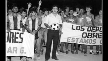 Maradona và giai thoại khó tin về trận đấu trong nhà tù dát vàng của trùm M* t*y - Ảnh 2.