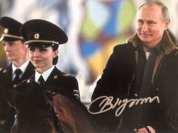 Chân dung hoa khôi cảnh sát Nga có tài năng cưỡi ngựa - Ảnh 3.