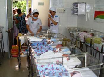 Xu hướng sinh con ở Việt Nam và bài toán duy trì mức sinh thay thế - Ảnh 2.
