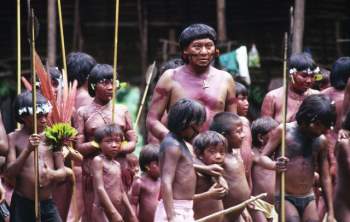 Tập tục kỳ lạ của bộ tộc sống biệt lập trong rừng sâu Amazon - Ảnh 1.