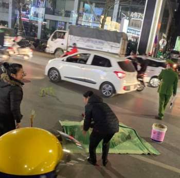 Vụ 2 người đi bộ bị đâm Tu vong ở Hà Nội: Tạm giữ thanh niên lái xe máy - Ảnh 2.