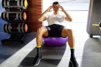 Cristiano Ronaldo có tuổi S*nh l* trẻ hơn 10 năm so với tuổi đời: Nhờ ăn, ngủ, tập thể dục - Ảnh 5.