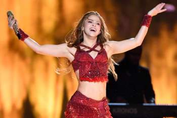  Shakira 43 tuổi vẫn nhảy cực sung, thân hình nóng rực: Chế độ ăn thế này bảo sao! - Ảnh 1.