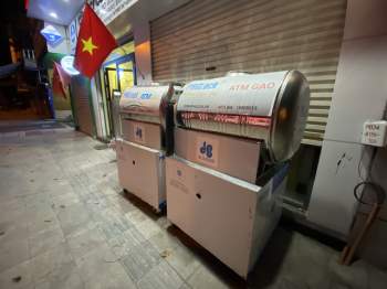 Cận cảnh việc lắp đặt cây ATM gạo đầu tiên tại Hải Dương - Ảnh 3.