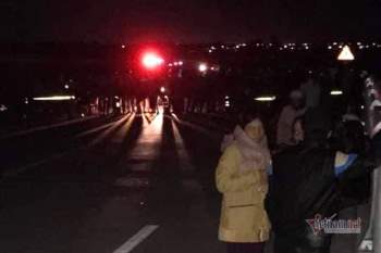 Ô tô đâm loạt xe đạp điện trên cầu, học sinh ở Quảng Trị rơi xuống sông Tu vong - Ảnh 2.