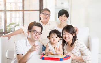 Bảo vệ sức khoẻ gia đình khi cuộc sống ngày càng bận rộn - Ảnh 1.