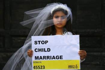 Những bé gái Ấn Độ, Pakistan bị ép kết hôn ở tuổi lên 8 - Ảnh 3.