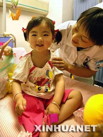 Bé gái 3 tuổi thoát Ch?t kỳ diệu trong trận động đất thảm khốc ở Trung Quốc và hành trình trưởng thành khó tin của thiên thần một chân - Ảnh 3.