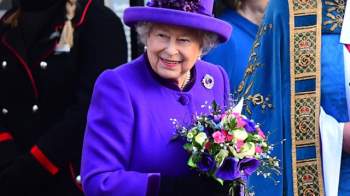 Nữ hoàng Anh thường tự trang điểm - Ảnh 2.