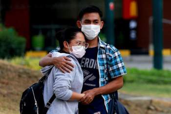 Các cặp tình nhân bị cấm ôm, hôn nơi công cộng ở Philippines - Ảnh 1.