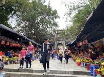  Lễ hội chùa Hương: Đón hơn 4 vạn khách, không còn cảnh ‘tả tơi’ đi hội - Ảnh 3.