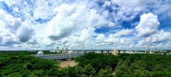Một trường Đại học cung điện độc nhất vô nhị, ở Việt Nam mà cứ tưởng lạc tới trời Âu, có cả công viên giải trí siêu hoành tráng - Ảnh 1.