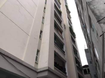 Hà Nội: Nữ giúp việc rơi từ tầng 11 chung cư xuống đất Tu vong thương tâm - Ảnh 1.