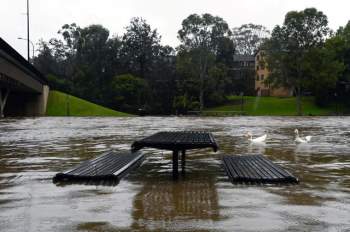  Sydney gặp họa lớn, dân sơ tán khẩn cấp trong đêm - Ảnh 2.