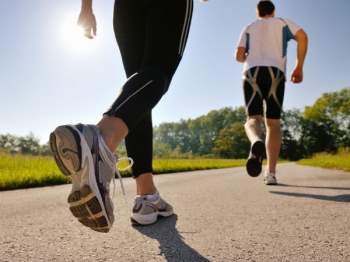 Nghiên cứu khoa học: 7 giờ chạy bộ tăng thêm 1 giờ tuổi thọ, muốn sống khoẻ và giàu có, hãy chạy bộ! - Ảnh 2.