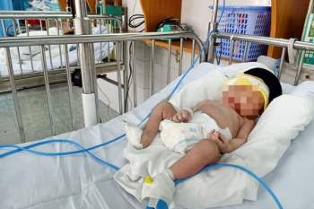 Bé trai sơ sinh bị bỏ rơi tại Bệnh viện Vũng Tàu - Ảnh 1.