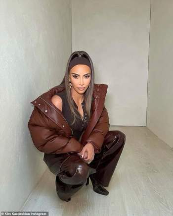  Bỏ lại quá khứ thị phi, Kim Kardashian nay đã trở thành tỷ phú thực thụ: Từ cô bạn thân mờ nhạt của Paris Hilton đến bà chủ đế chế mỹ phẩm, quần áo - Ảnh 2.