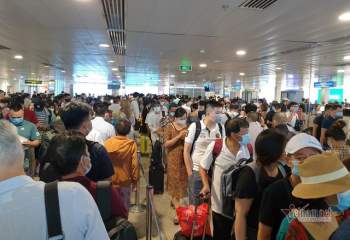 Sân bay Tân Sơn Nhất lên phương án giảm ùn tắc dịp 30/4 - Ảnh 2.