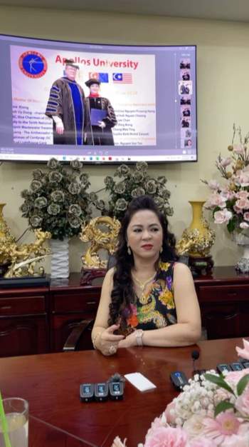 Bà Phương Hằng tiếp tục livestream đòi gặp đâu đánh đó cựu người mẫu Trang Khàn và cảnh cáo đanh thép: cái miệng nó kiện cái thân - Ảnh 1.