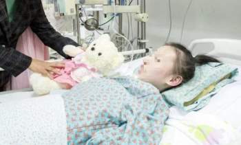 Đằng sau một món đồ chơi đáng yêu, Hello Kitty chứa đựng lời đồn ghê rợn, bắt nguồn từ bi kịch mẹ bất chấp cứu con gái 14 tuổi mắc bệnh ung thư - Ảnh 2.