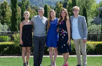 Các con Bill Gates giận bố về cuộc ly hôn - Ảnh 2.