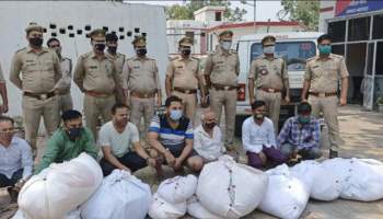 Ấn Độ bắt giữ 7 người ăn trộm quần áo tử thi ở lò hỏa táng - Ảnh 2.